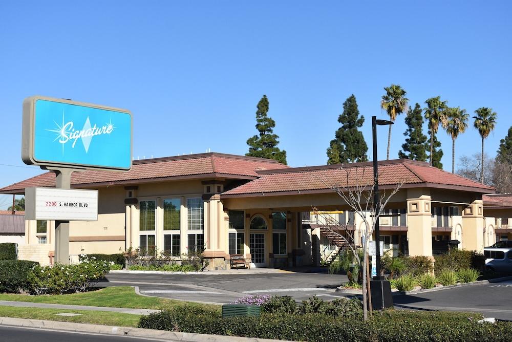 Signature Anaheim Maingate Exterior photo